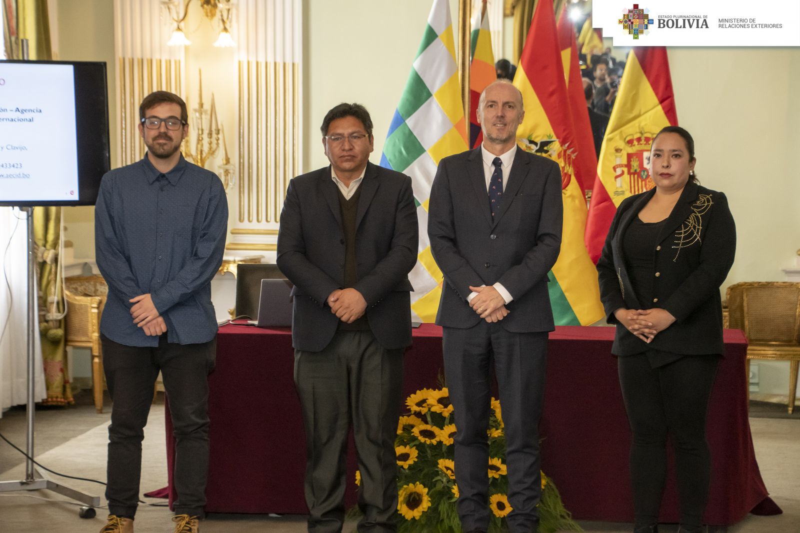 Bolivia y espa a presentan el buscador de becas y ayudas para estudiar