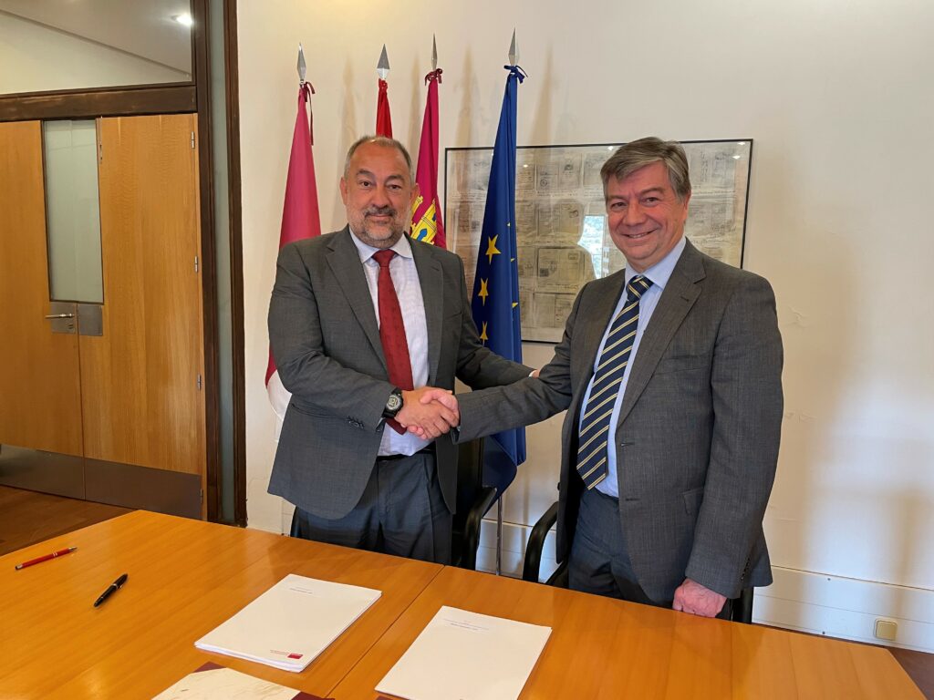 Firma Convenio con UCLM