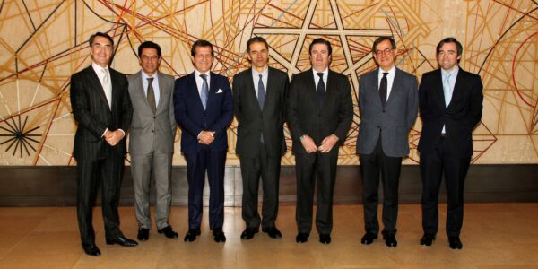 De izquierda a derecha: el director de Fundación Carolina, Jesús Andreu Ardura; el director general de Generación Endesa Portugal, Nuno Ribeiro da Silva; el embajador de España en Portugal, Eduardo Gutiérrez; el ministro luso de Ciencia, Tecnología y Educación Superior, Manuel Heitor; el presidente de Endesa y de su Fundación, Borja Prado; el administrador ejecutivo de la Fundación Gulbenkian, Guilherme d'Oliveira Martins; y el director general de la Fundación Endesa, Carlos Gómez-Múgica. Foto: Fundación Endesa