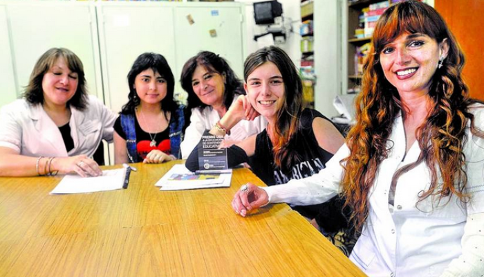 Artículo de Alfredo Dillon en Clarin: El desafio de dar clase en la escuela hospitalaria. Foto: Gerardo Dell Oro