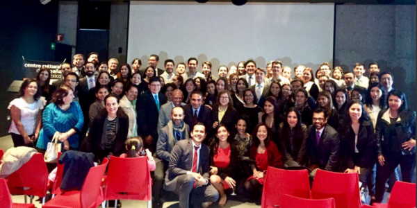 Asistentes al encuentro de ex becarios en el CCEMX