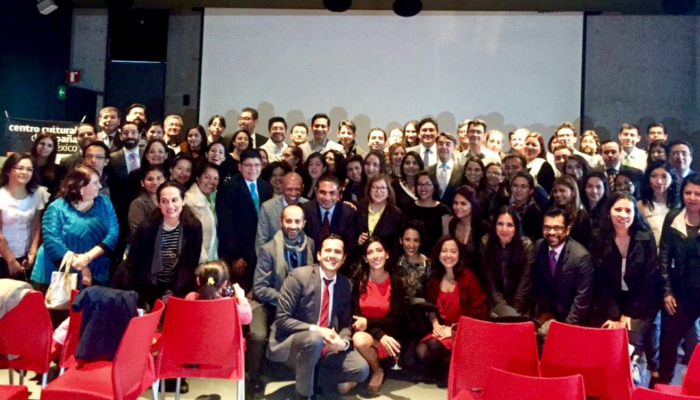 Asistentes al encuentro de ex becarios en el CCEMX