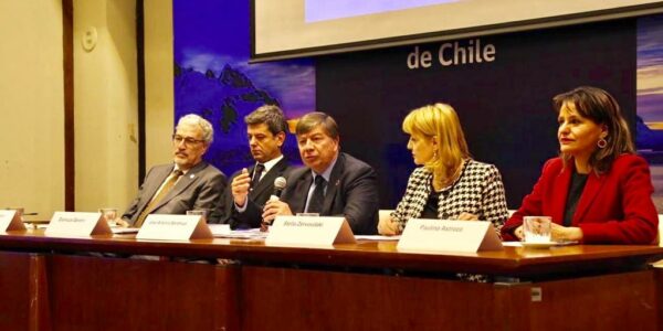 Conferencia Sanahuja en UE Chile