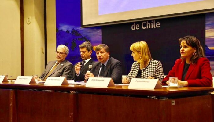 Conferencia Sanahuja en UE Chile