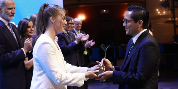 © Casa de S.M. el Rey
Su Alteza Real la Princesa de Asturias hace entrega del Premio Princesa de Girona Investigación 2026 a José Eduardo Méndez Delgado