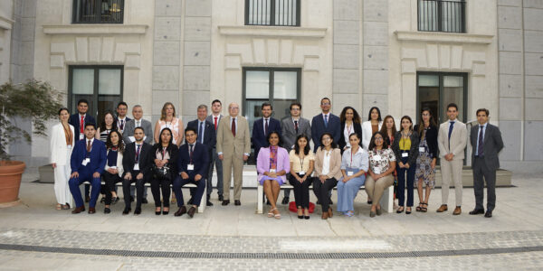 Foto de grupo Jovenes Lideres Iberoamericanos con Fernandez Trigo