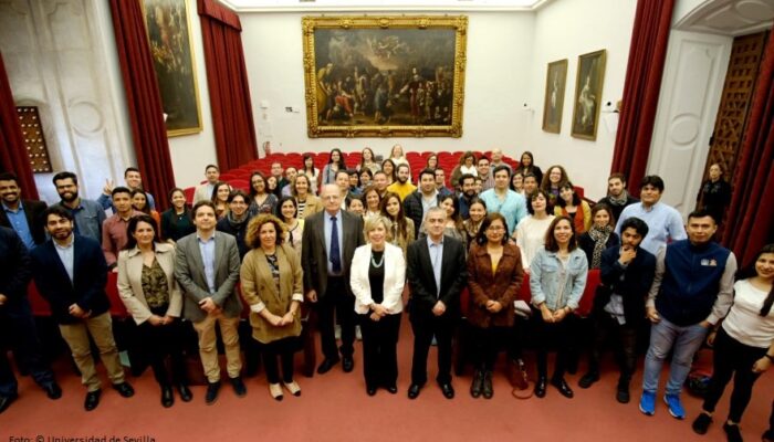 Foto grupo becarios Sevilla[1]