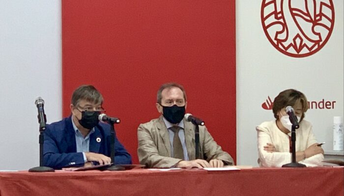 Inauguracion Curso Covod 19 y Agenda 2030. Sanahuja, Damaso Lopez y Marisa Ramos