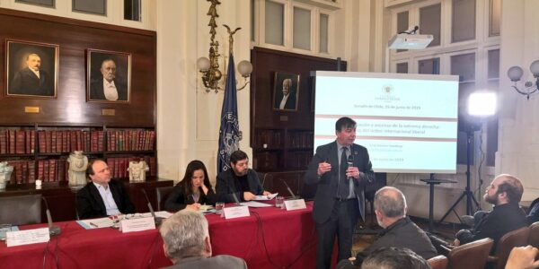 PHOTO Charla en el Senado