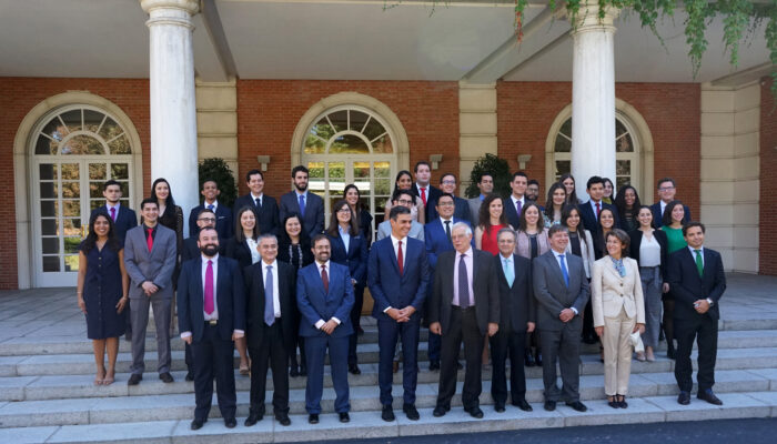 Pedro Sánchez con Jóvenes líderes iberoamericanos