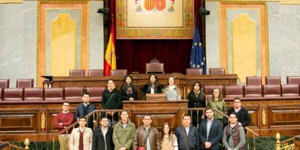 visita becarios Congreso 2